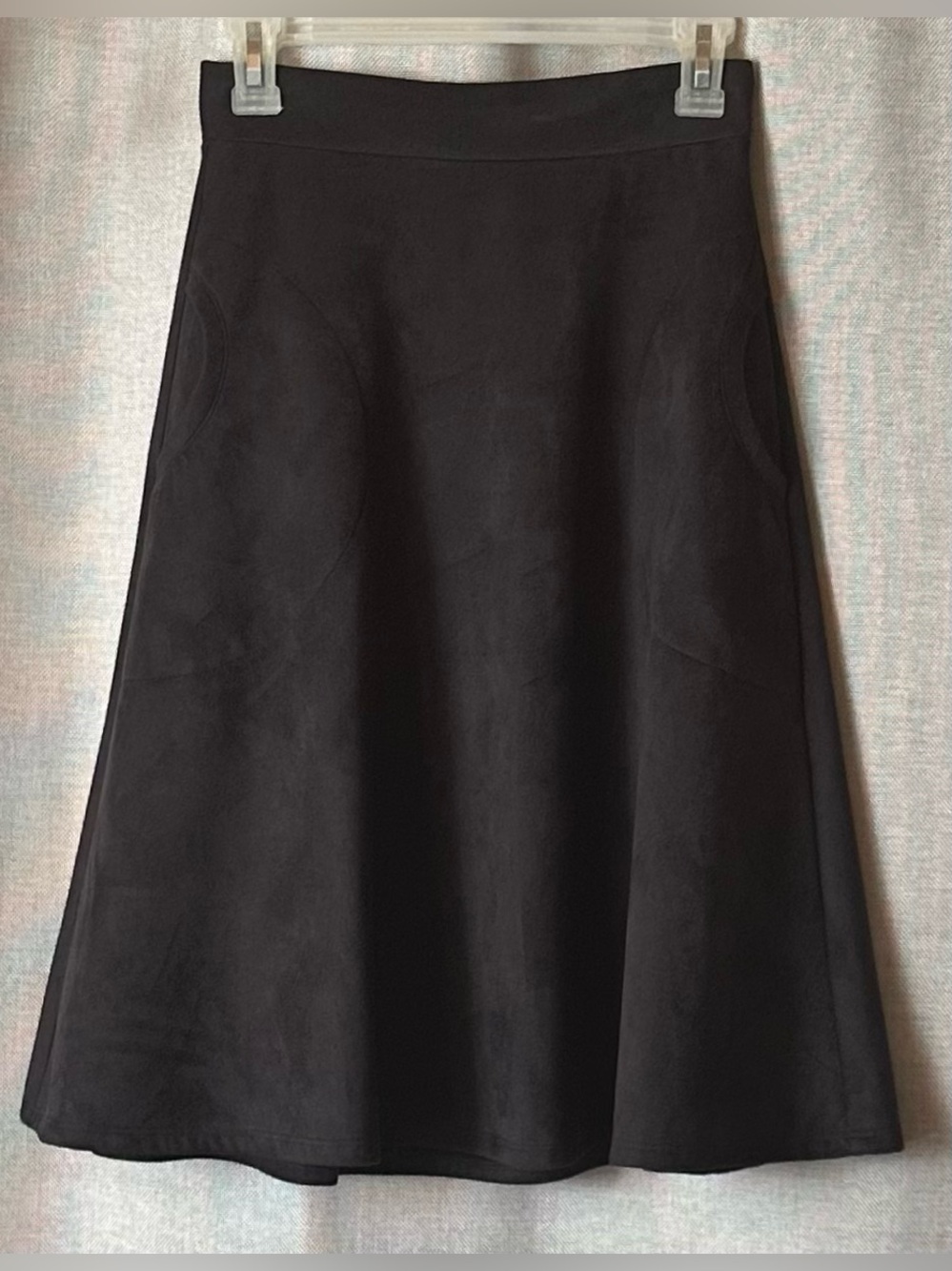 Leslie Evers•a-line suede midi skirt•XS•clean waist•pocket•charcoal gray/black